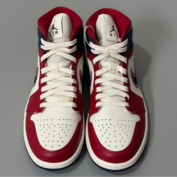 Women’s Nike Air Jordan 1 mid USA Size 8W/6.5M. Brand New!!! 💯 Authentic. - Picture 4 of 9